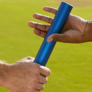 星空体育app下载|绿茵场现奇观！巴塞罗那友谊赛惊现高跟鞋爆射，技术美学引全网热议