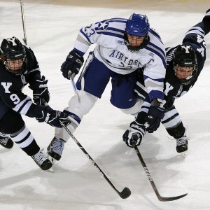 星空体育app下载-中国男篮险胜暴露隐忧 第三节集体断电险酿逆转悲剧